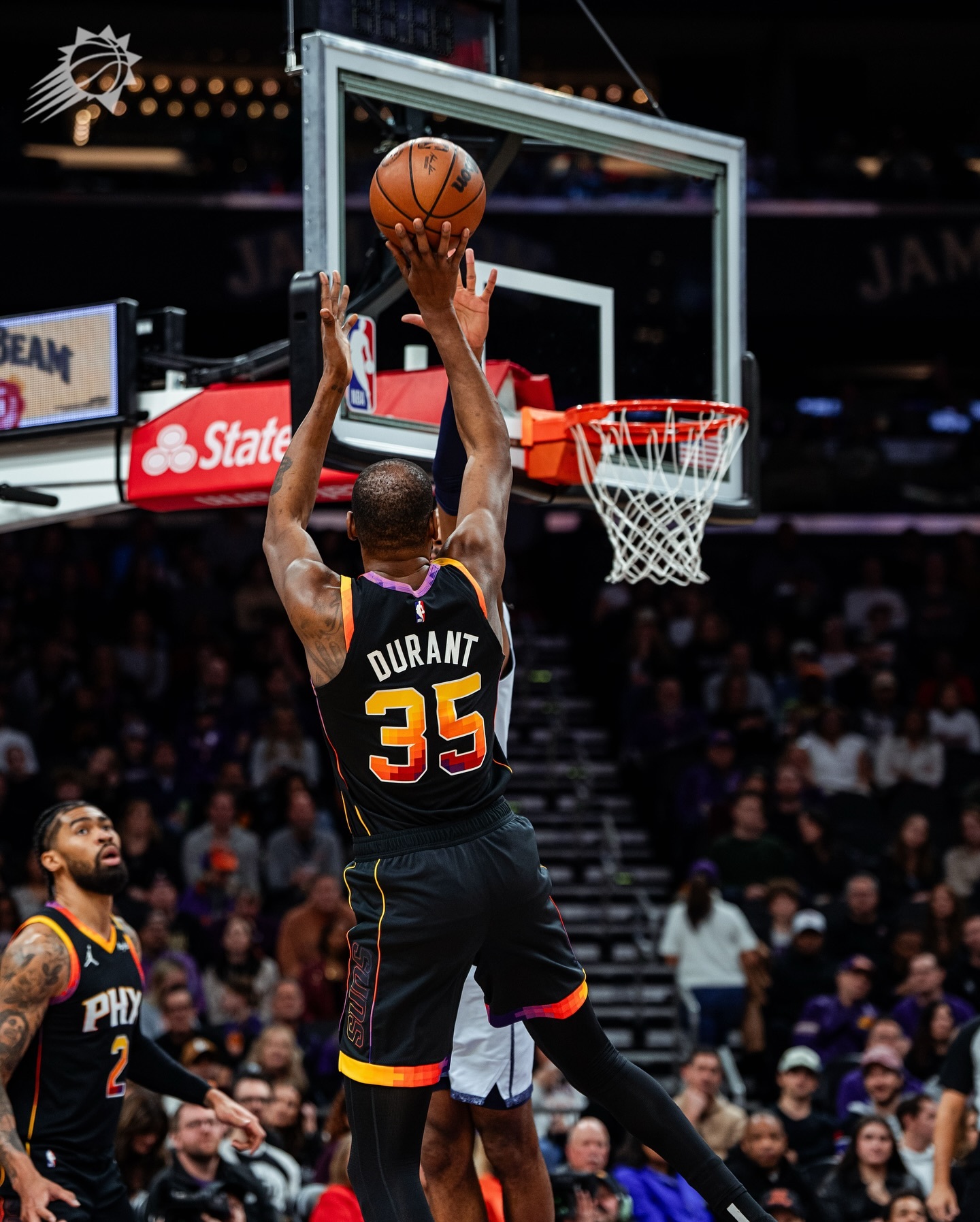 NBA常规赛老鹰客场124-122逆转太阳特雷-杨缺阵布克空砍27分的简单介绍 第2张 NBA常规赛老鹰客场124-122逆转太阳特雷-杨缺阵布克空砍27分的简单介绍 第2张