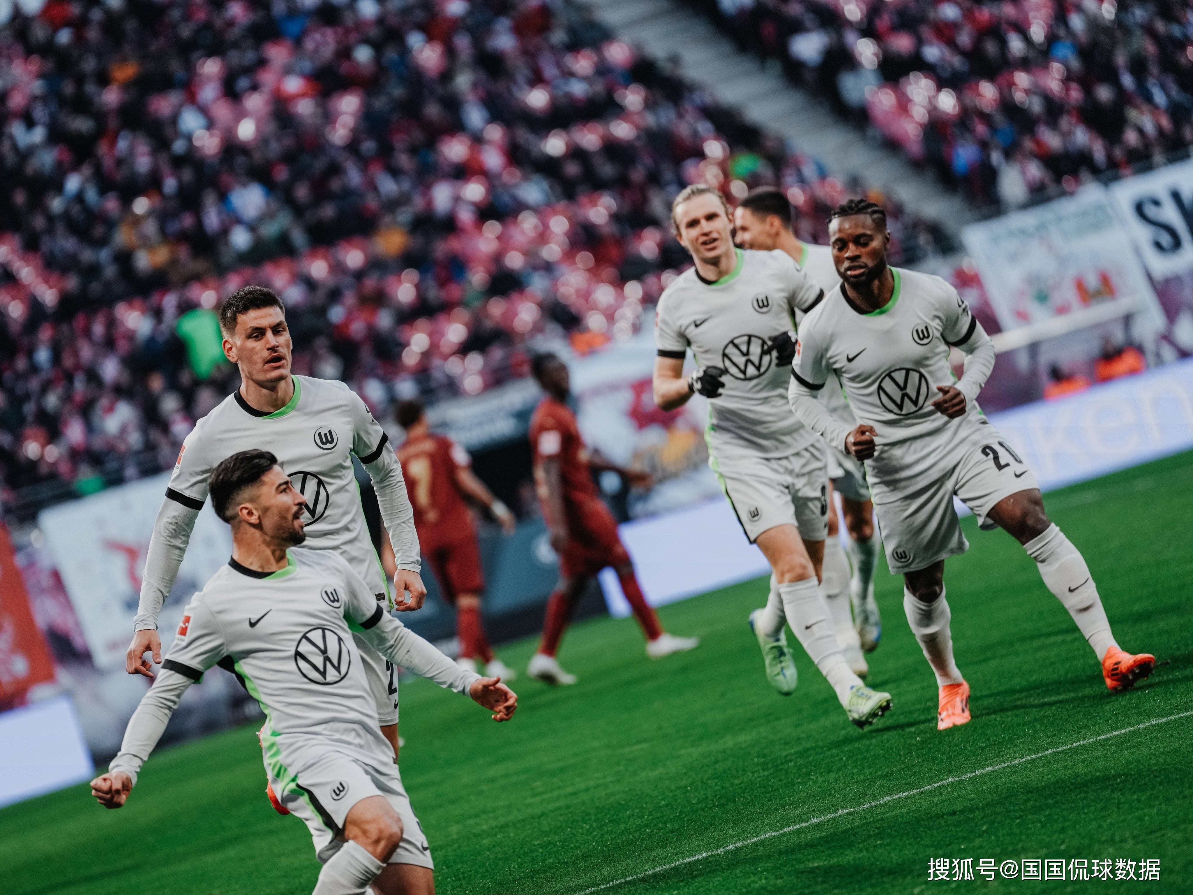 德甲弗赖堡2-2法兰克福伯卡特梅开二度格里福任意球破门的简单介绍 第2张 德甲弗赖堡2-2法兰克福伯卡特梅开二度格里福任意球破门的简单介绍 第2张