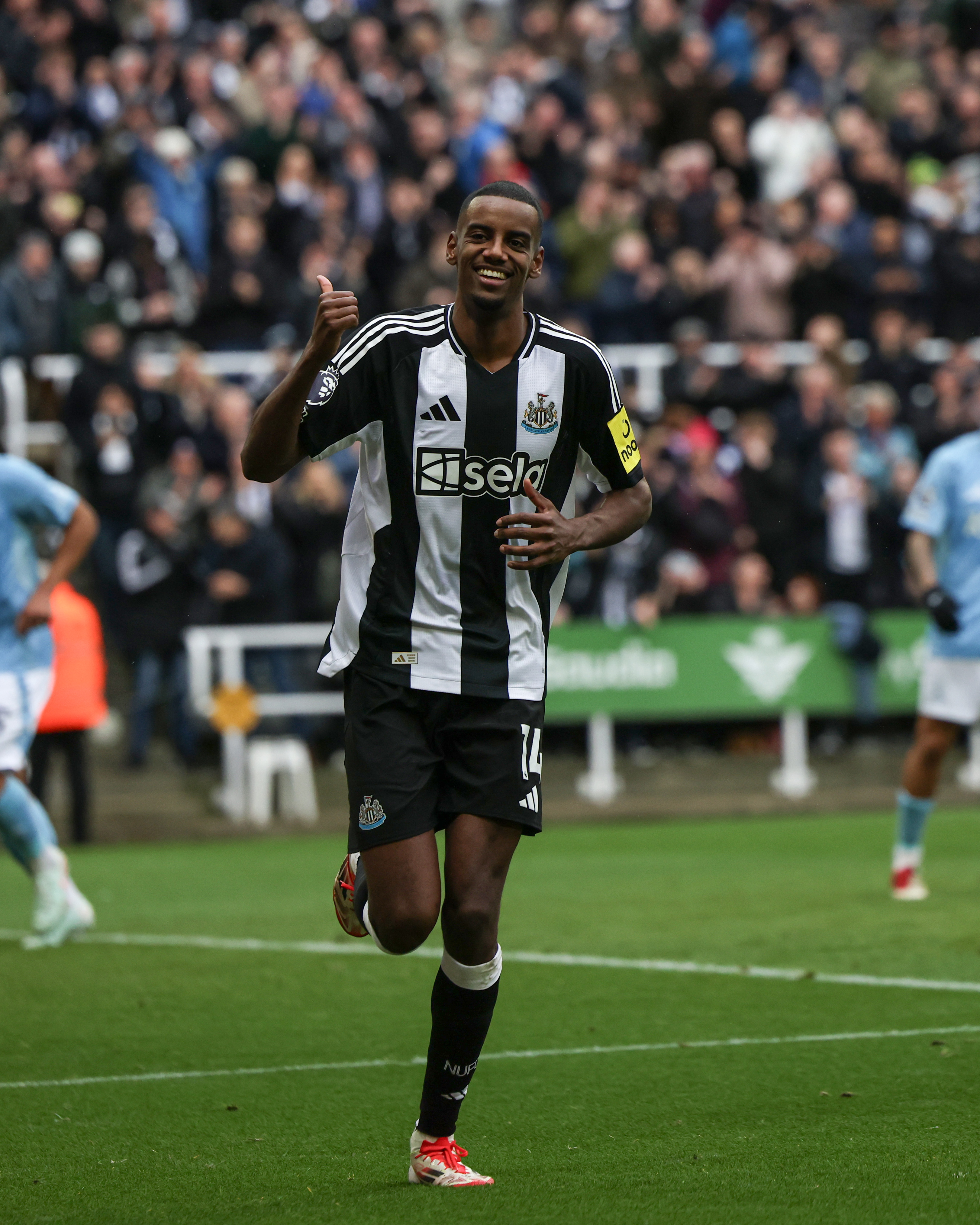 曝纽卡希望留下伊萨克球员要求涨薪 第2张 曝纽卡希望留下伊萨克球员要求涨薪 第2张