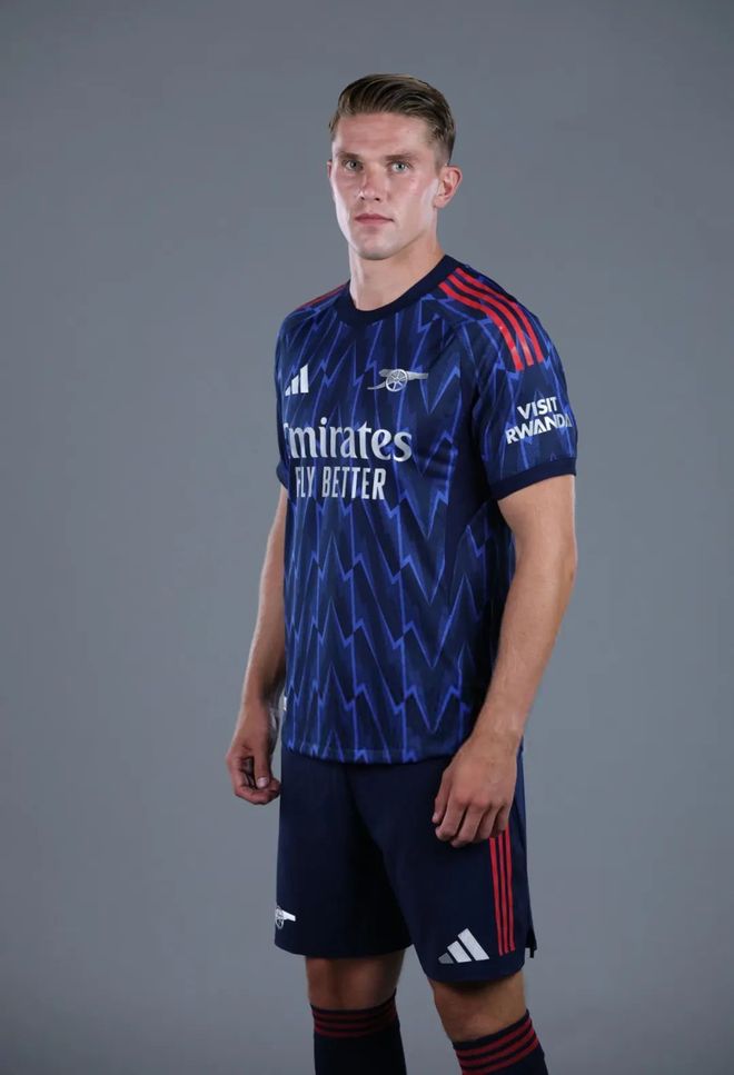 包含官方:阿森纳签下哲凯赖什身穿14号球衣的词条 第2张 包含官方:阿森纳签下哲凯赖什身穿14号球衣的词条 第2张