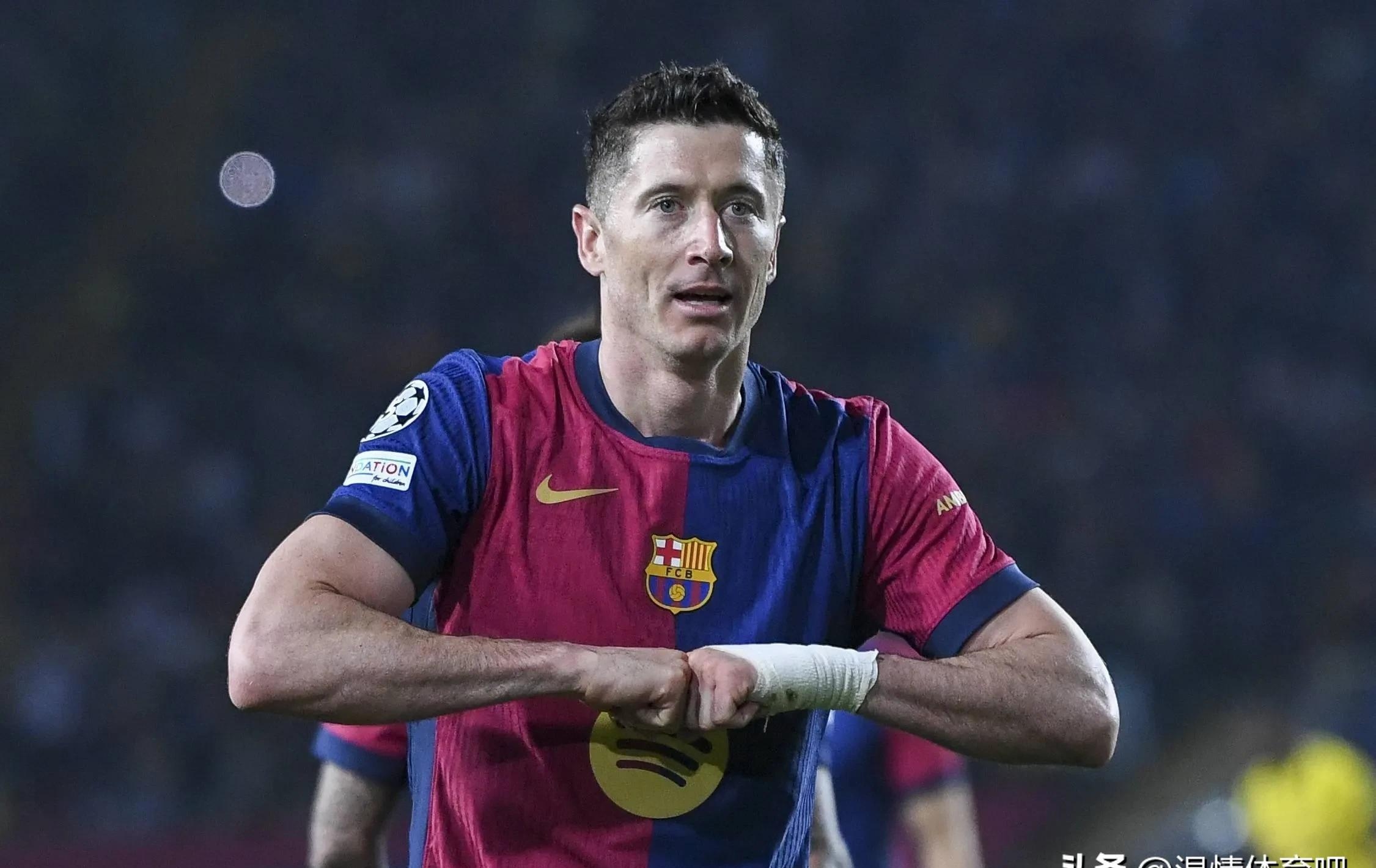 波兰主帅:莱万将重返国家队莱万曾被剥夺队长袖标的简单介绍 第1张 波兰主帅:莱万将重返国家队莱万曾被剥夺队长袖标的简单介绍 第1张