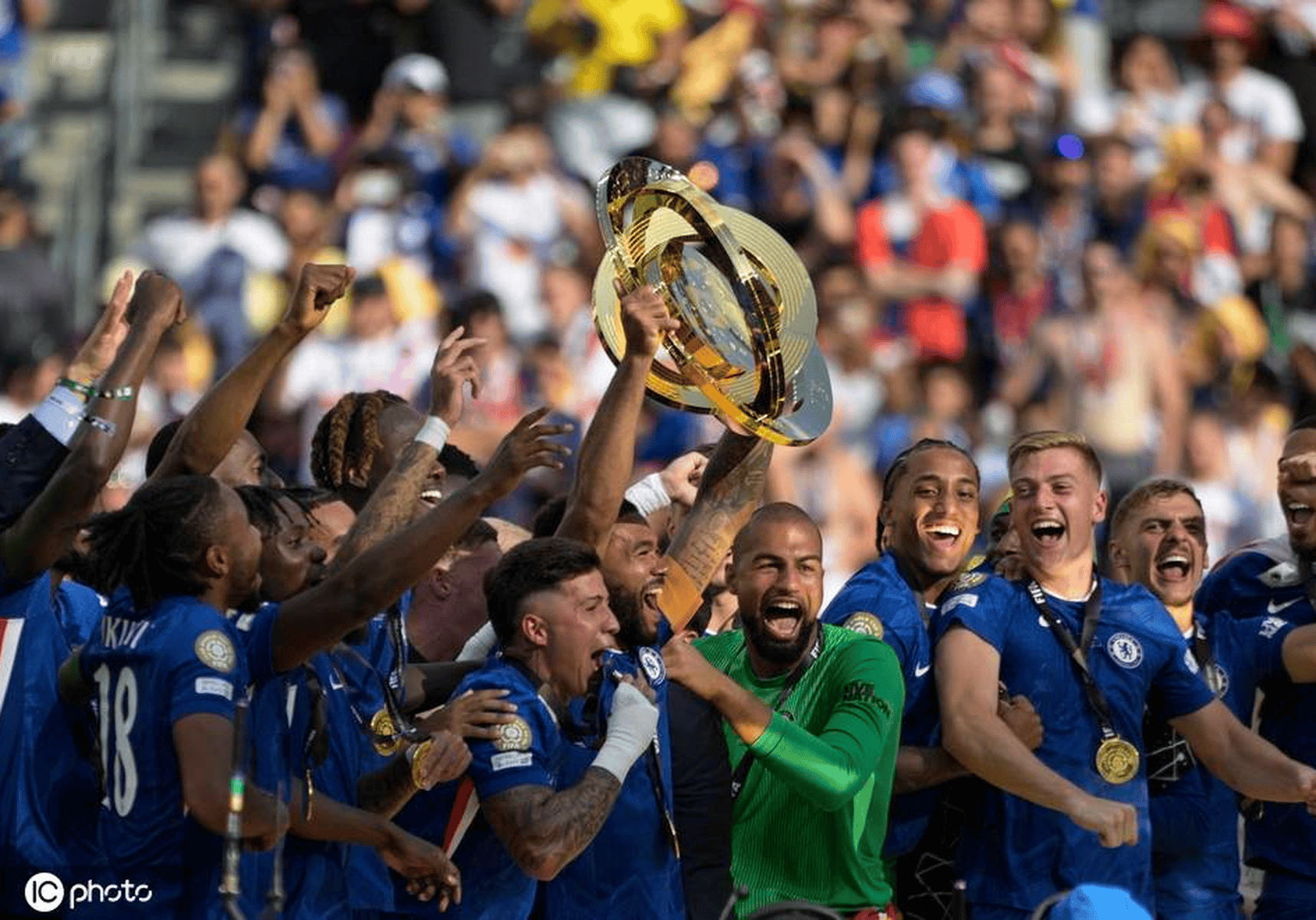 关于德罗巴庆祝切尔西夺冠蓝军传奇与球队共享喜悦的信息 第2张 关于德罗巴庆祝切尔西夺冠蓝军传奇与球队共享喜悦的信息 第2张