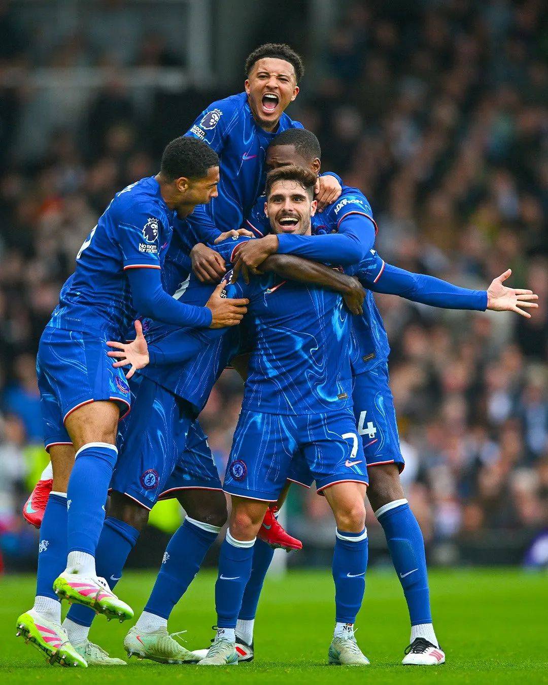 包含切尔西和贝蒂斯双方球迷发生冲突波兰警方进行干预的词条 第1张 包含切尔西和贝蒂斯双方球迷发生冲突波兰警方进行干预的词条 第1张