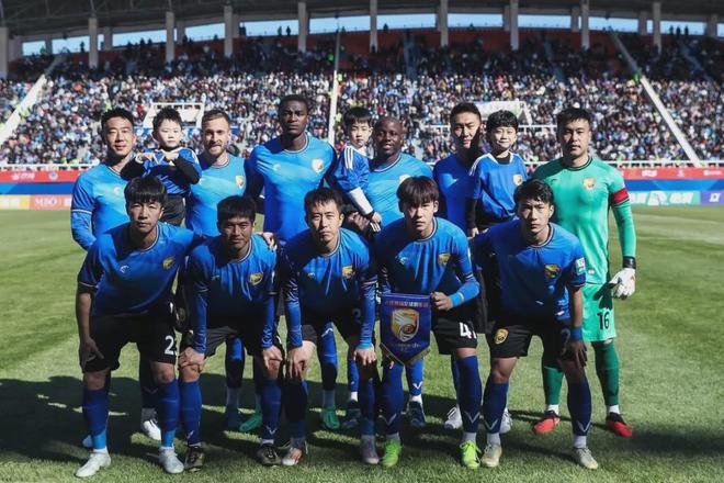 足协杯1/8决赛大连鲲城0-2青岛西海岸阿齐兹破僵戴维森锁胜局的简单介绍 第2张 足协杯1/8决赛大连鲲城0-2青岛西海岸阿齐兹破僵戴维森锁胜局的简单介绍 第2张