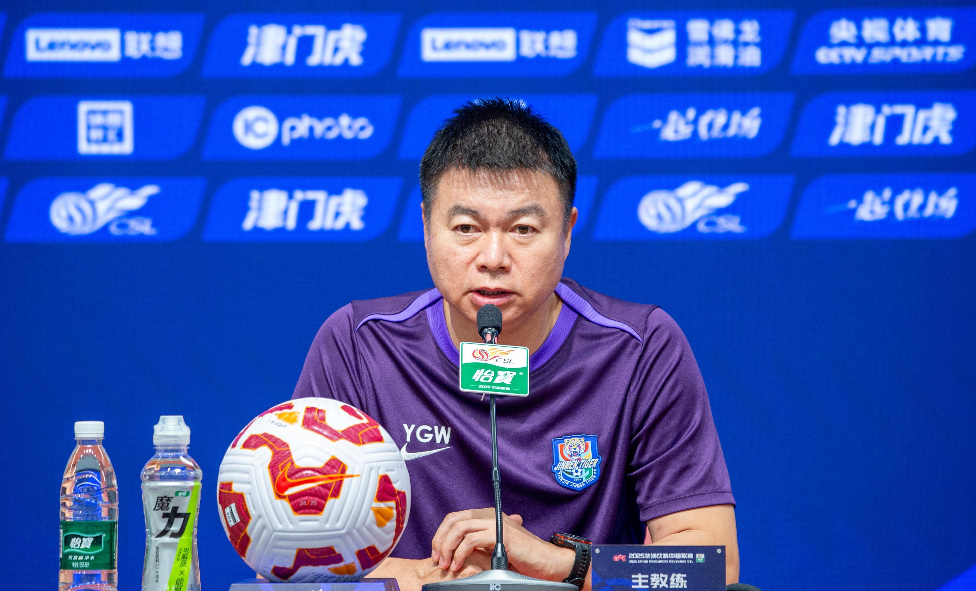 包含津门虎官博评论疑似讽刺媒体人李璇掀起骂战的词条