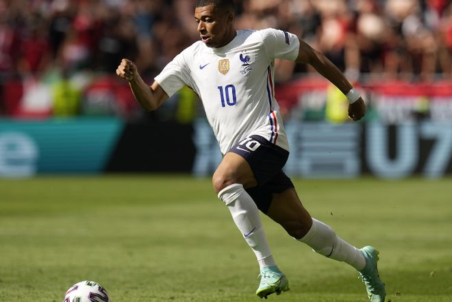 包含姆巴佩国家队生涯打进50球接近亨利和吉鲁的纪录的词条