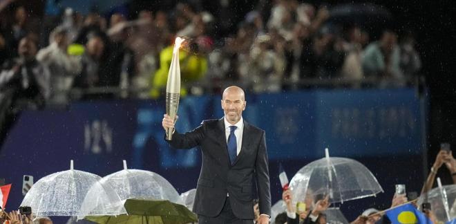 世界杯后齐达内有望接手法国队在德尚退休后回归教练席的简单介绍 第2张 世界杯后齐达内有望接手法国队在德尚退休后回归教练席的简单介绍 第2张