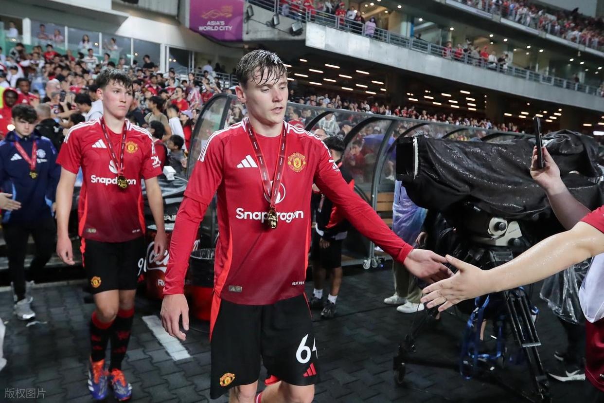 记者:约克雷斯愿意加盟曼联葡体要价7000万欧的简单介绍 第1张 记者:约克雷斯愿意加盟曼联葡体要价7000万欧的简单介绍 第1张