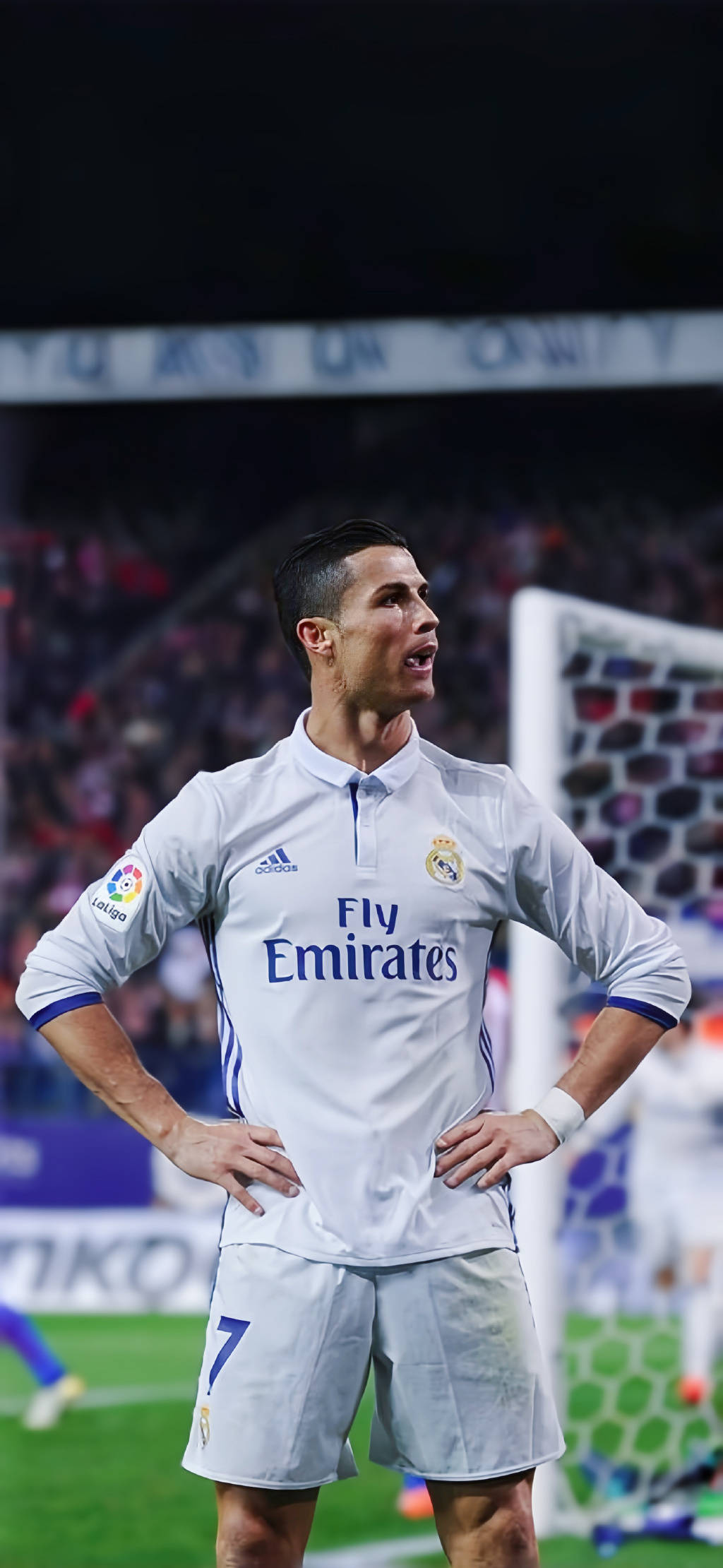 2025足坛收入榜:C罗2.39亿欧元居首大幅领先梅西的简单介绍 第1张 2025足坛收入榜:C罗2.39亿欧元居首大幅领先梅西的简单介绍 第1张