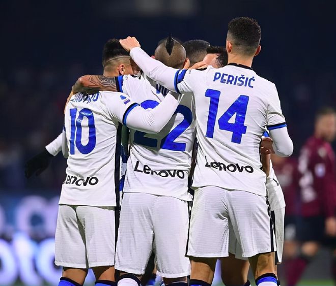 官方:米兰和瓦斯奎兹解约曾多次被外租的简单介绍 第2张 官方:米兰和瓦斯奎兹解约曾多次被外租的简单介绍 第2张