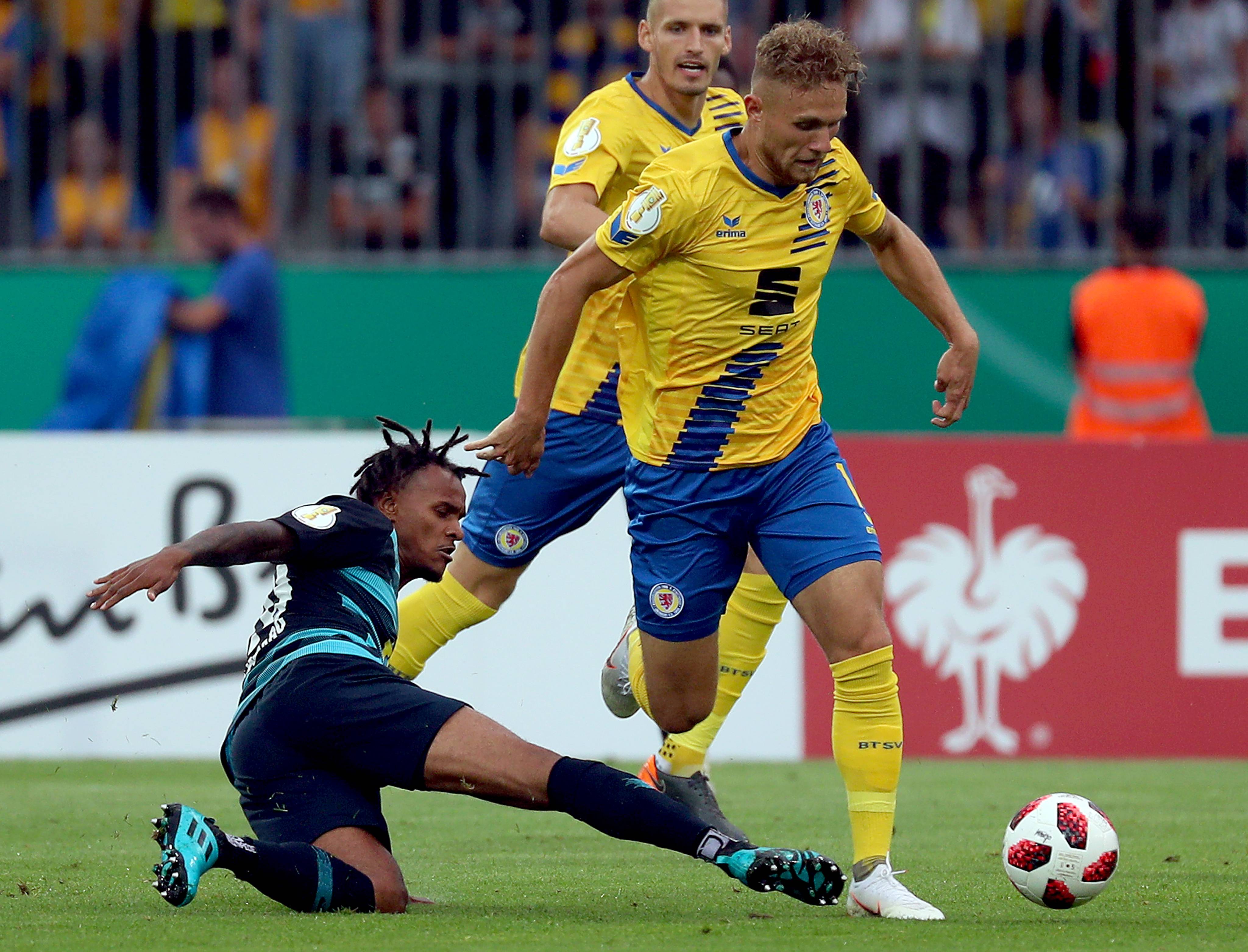 德乙比勒菲尔德VS马格德堡今日比分比勒菲尔德新赛季表现更好的简单介绍 第2张 德乙比勒菲尔德VS马格德堡今日比分比勒菲尔德新赛季表现更好的简单介绍 第2张