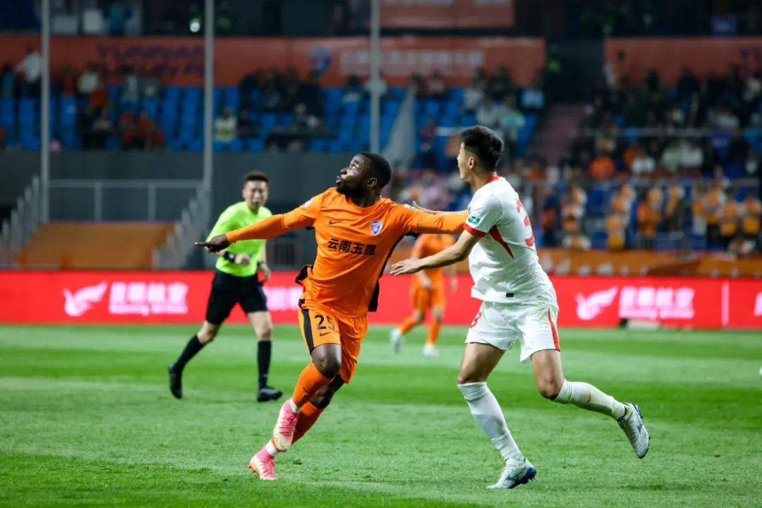 关于上海申花将对阵云南玉昆中超新军实力不俗申花要巩固领先优势的信息